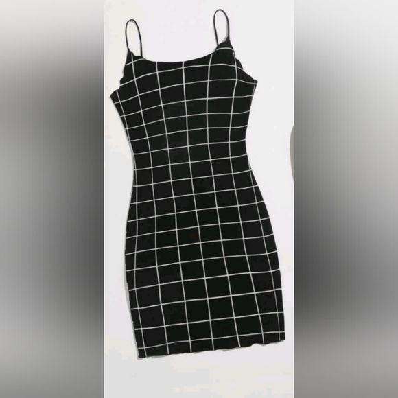 Dress - Picture 2 of 4